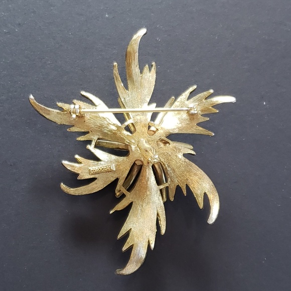 VINTAGE COROCRAFT large Gold tone Brooch - Picture 2 of 3